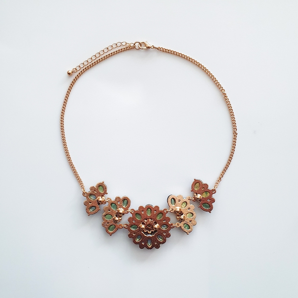 BRAND NEW Blue Flower Statement Necklace - Picture 4 of 5